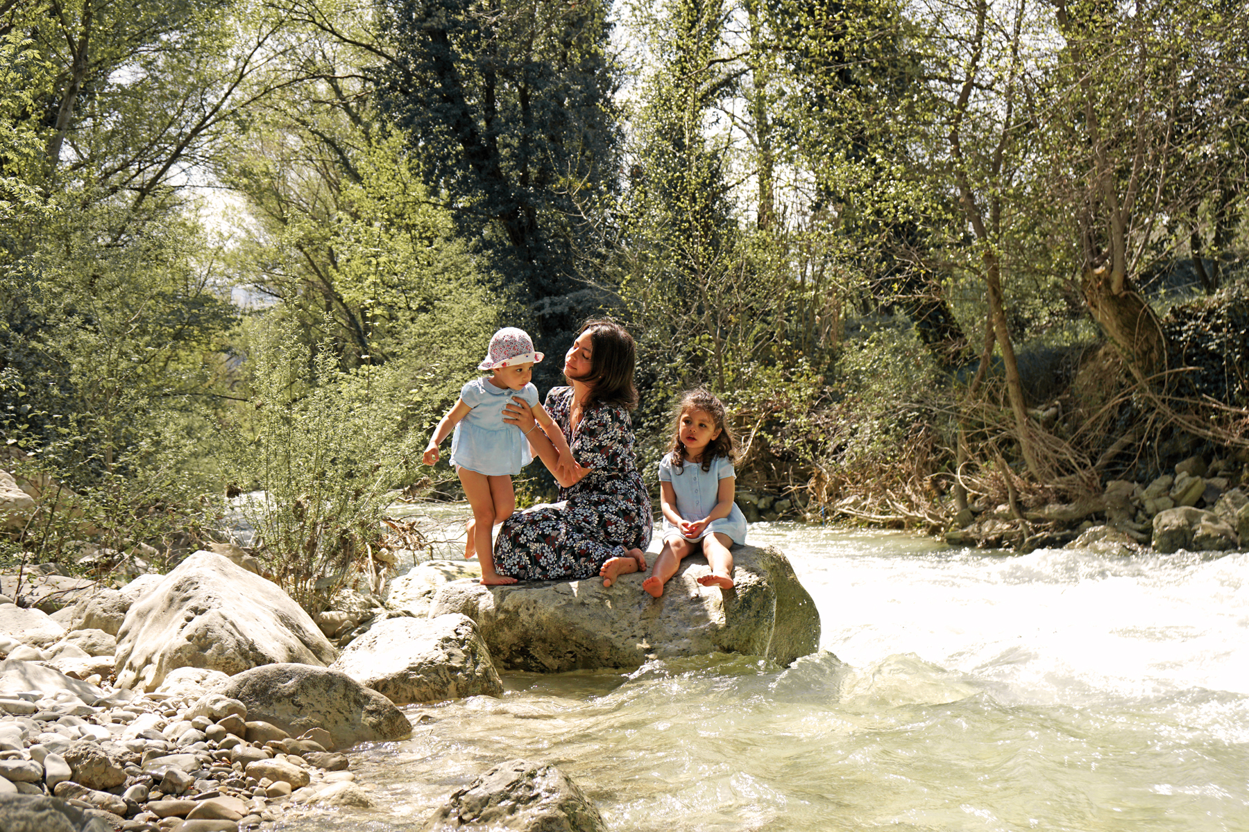 Famille, rivière Ouvèze, Drôme provençale