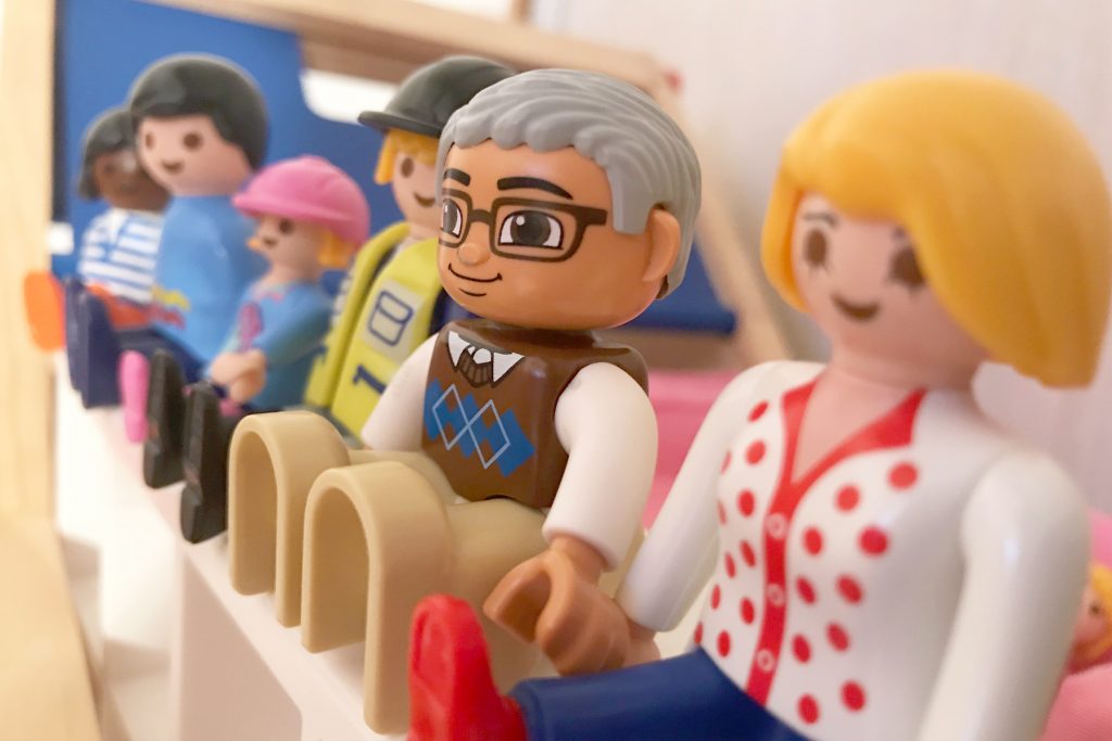 Personnages Playmobil et Duplo