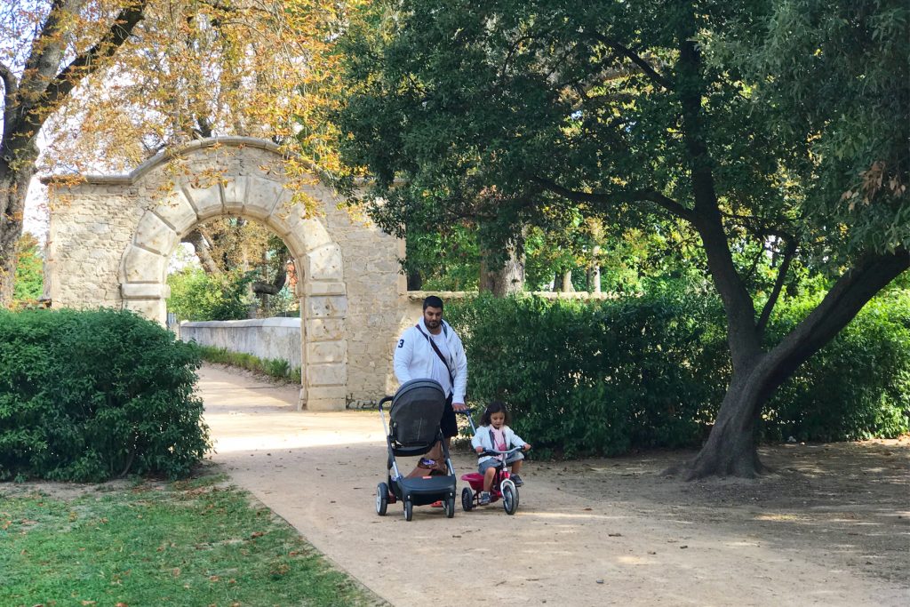 Papa et ses enfants au parc de Beauregard en automne