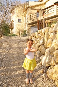 Petite fille à Plaisians, Drôme provençale