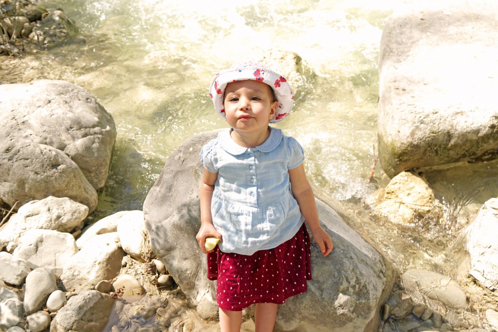 Petite fille, rivière Ouvèze, Drôme provençale