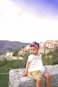 Petite fille en Drôme provençale