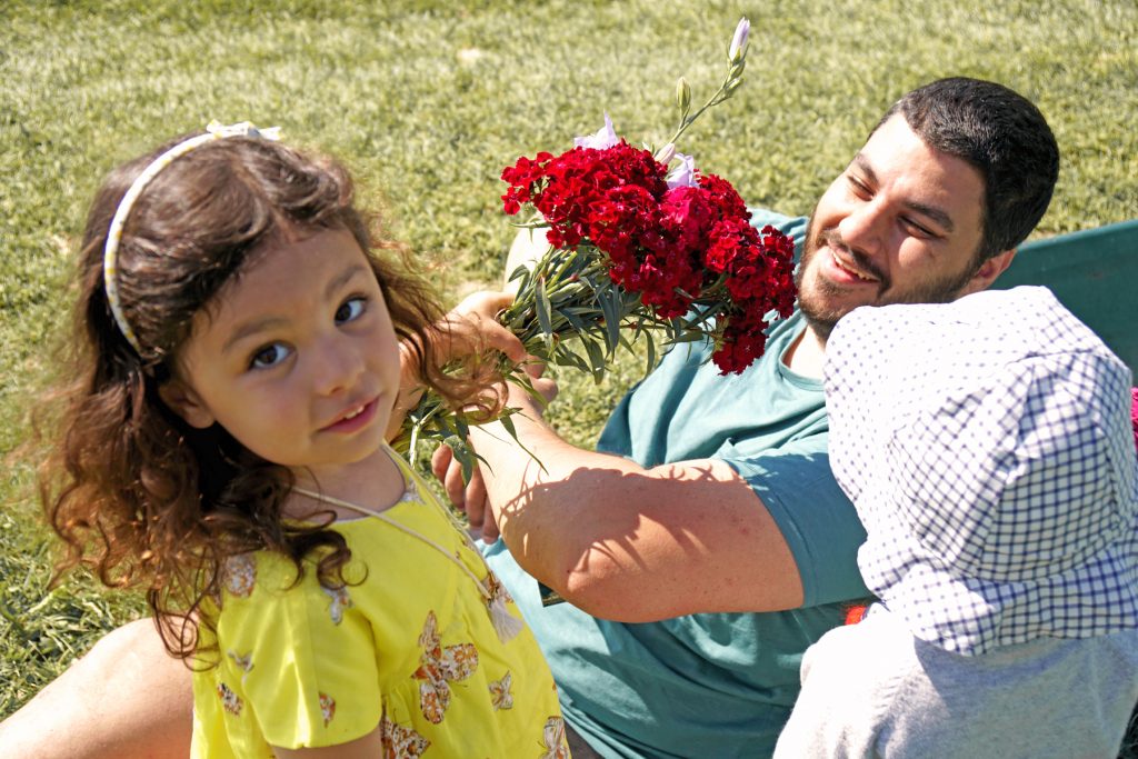 Une famille au bouquet de fleurs à Fraisochamp, Thil