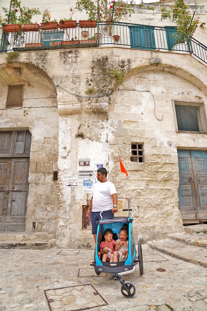 Père et filles qui rient Matera, Italie