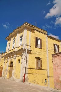 Maison jaune Matera, Italie