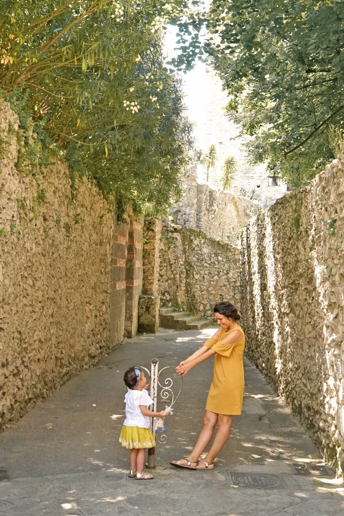 Mère et fille, Ravello, Côte Amalfitaine, Italie