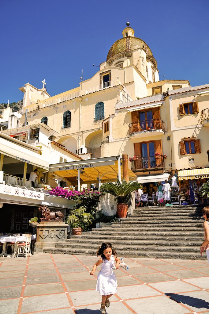 Petite fille court, Côte Amalfitaine, Positano