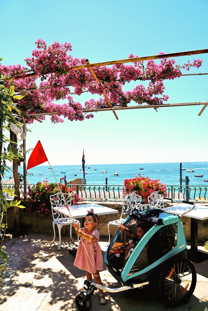Soeurs et remorque, Côte Amalfitaine, Positano