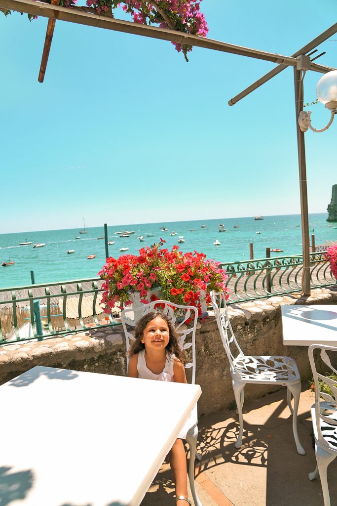Côte Amalfitaine, Positano, petite fille sourit