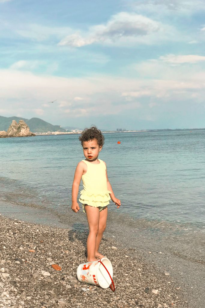 Côte Amalfitaine, Vietri sul Mare, petite fille à la plage