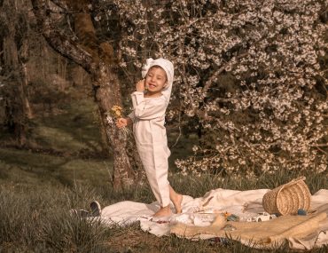 WEEKEND EN TÊTE À TÊTE AVEC SON ENFANT, C'EST LE PRINTEMPS AU PARC, PETITE FILLE GRIMACE