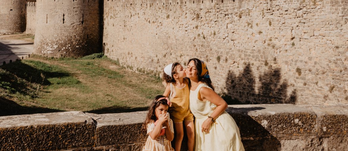 Mère et filles à Carcassonne